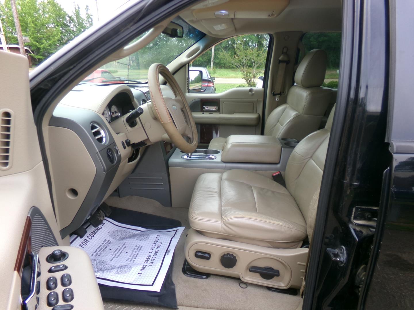 2008 Black /Tan Ford F-150 Lariat SuperCrew (1FTPW14V48K) with an 5.4L V8 SOHC 24V FFV engine, 4-Speed Automatic Overdrive transmission, located at 401 First NE, Bearden, AR, 71720, (870) 687-3414, 33.726528, -92.611519 - Photo#7